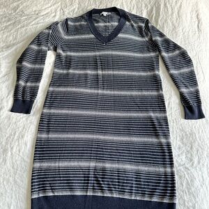 Uniqlo Navy and White Striped Sweater